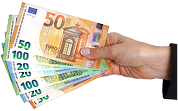 Rahaa kädessä