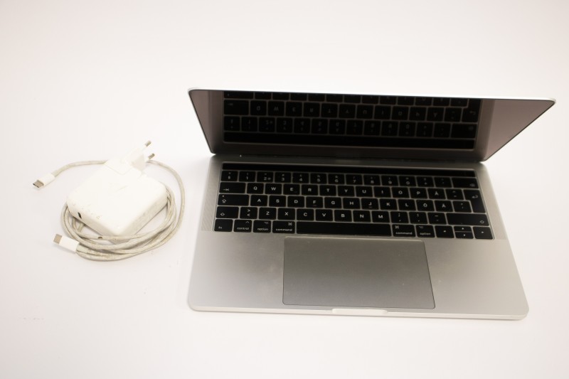 MacBook Pro 13-inch 2017 Four Thunderbolt 3 ports