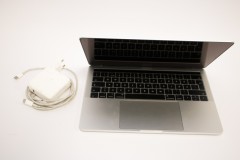 MacBook Pro 13-inch 2017 Four Thunderbolt 3 ports