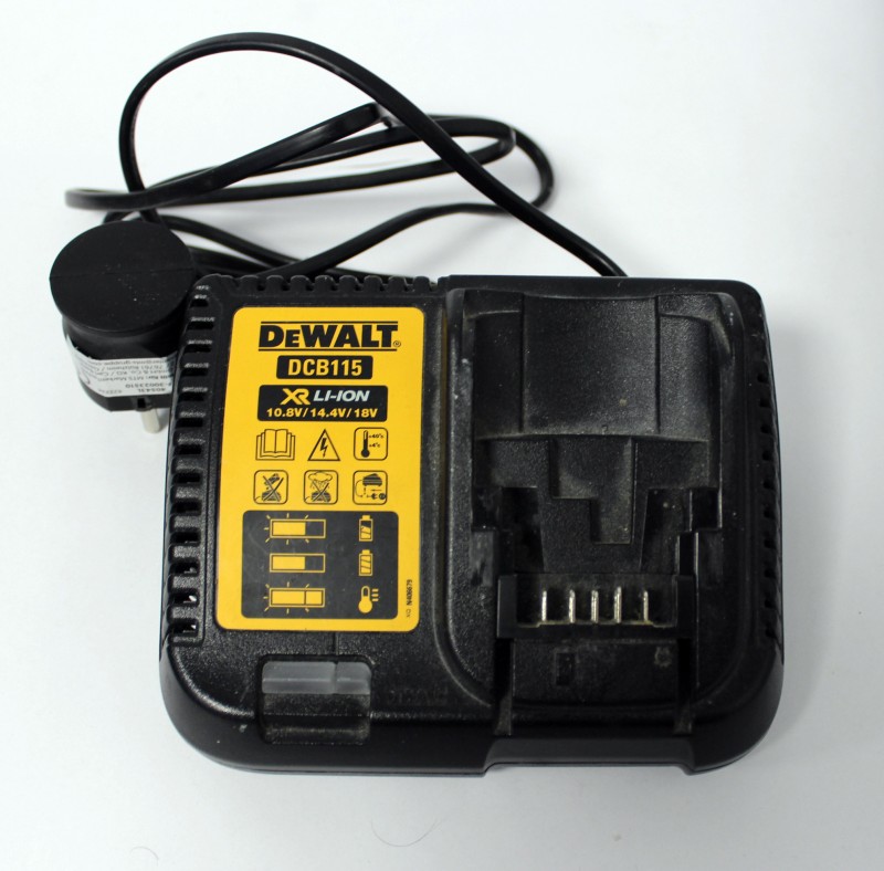 DeWalt DCB115