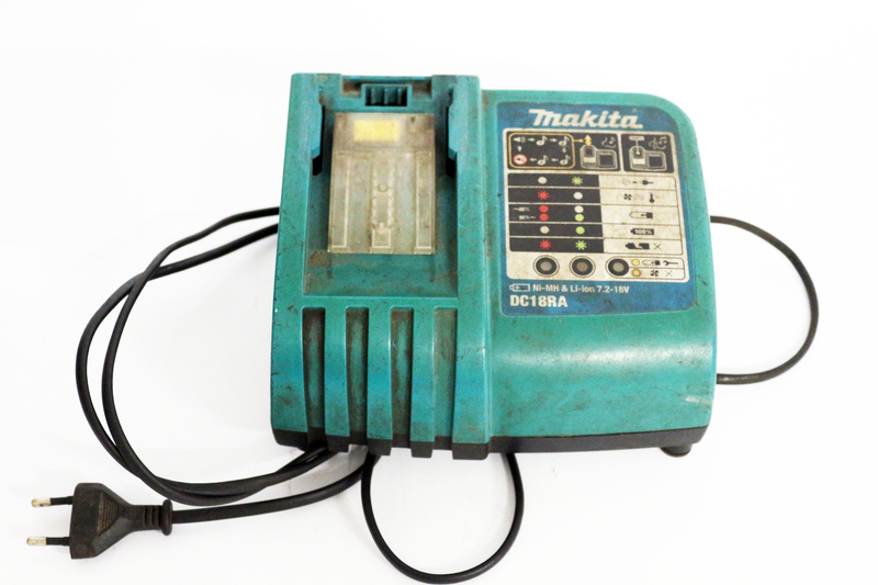 Makita DC18RA S/N: puudub