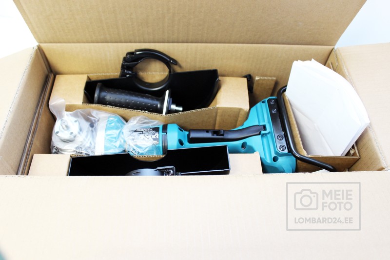 Makita DGA900