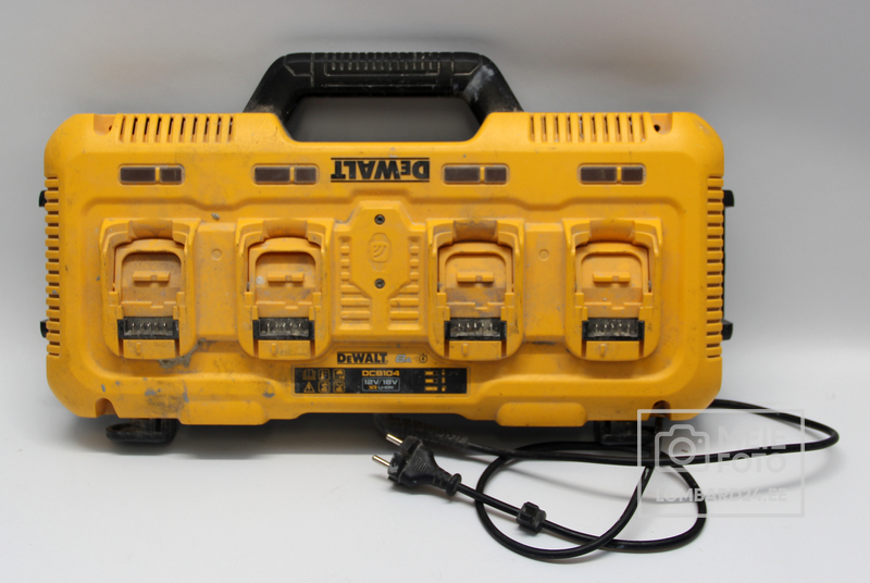 Laadija DeWalt DCB104 4-port 8A