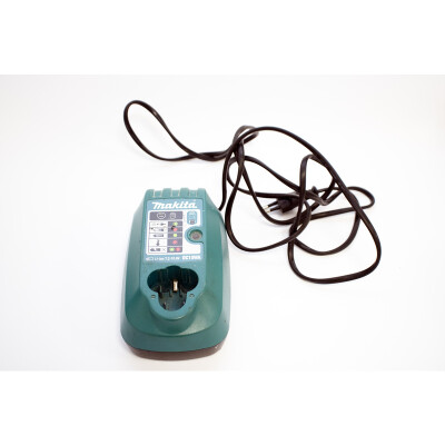 Laadija Makita DC10WA 7.2-10.8V Li-ion
